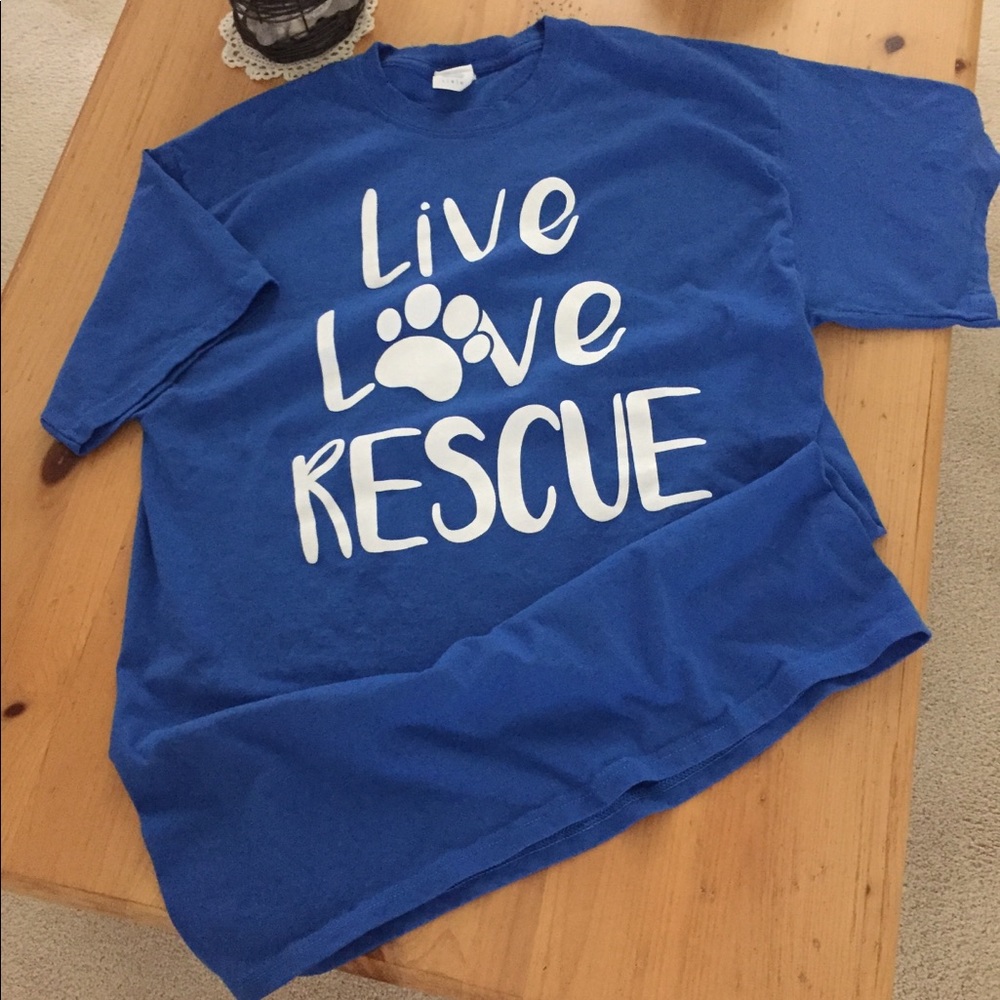 NWOT - UNISEX SIZING LIVE LOVE RESCUE T-SHIRT